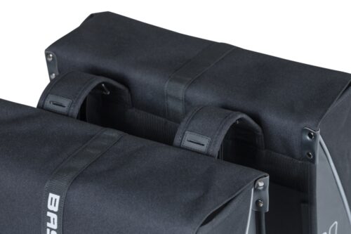 Basil Forte Dubbele Fietstas 35L Black – stevige waterafstotende fietstas op bagagedrager, verkrijgbaar bij Bike by Mike.