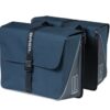 Basil Forte Dubbele Fietstas 35L in Navy Blue/Black op bagagedrager – waterafstotend, sterk en met reflectie, verkrijgbaar bij Bike by Mike.