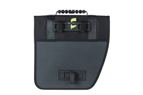 Zwarte Basil Tour Left Enkele Fietstas 14 Liter bevestigd aan linkerzijde bagagedrager, waterafstotend met reflecterende details.